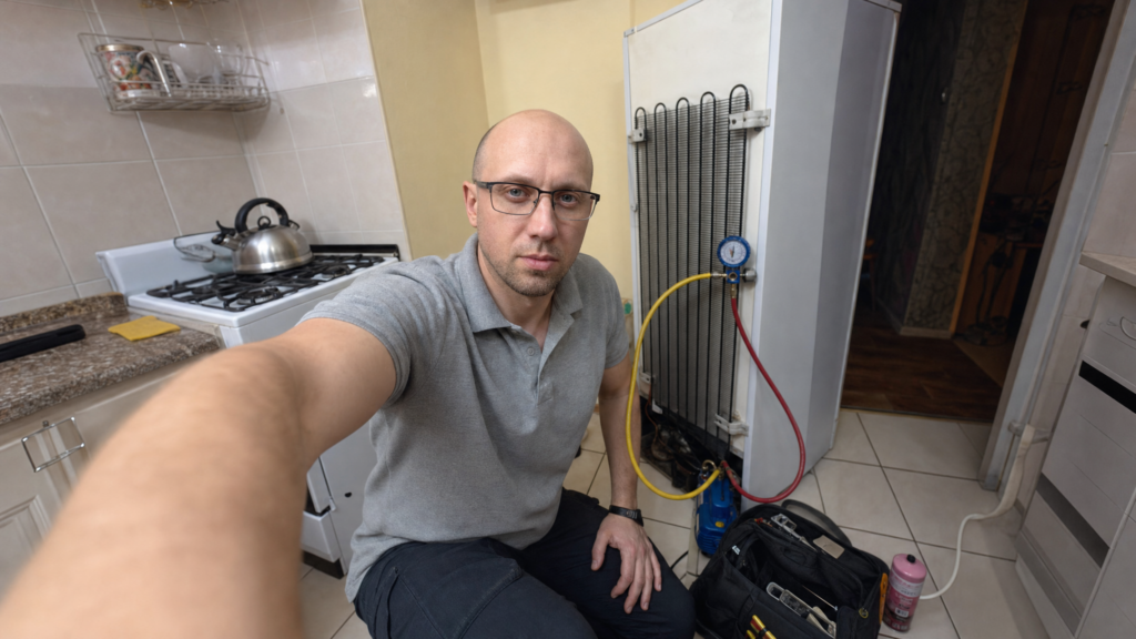 Ремонт холодильников в Красноармейском районе Волгограда: что проверить за 15 минут и ориентиры цен